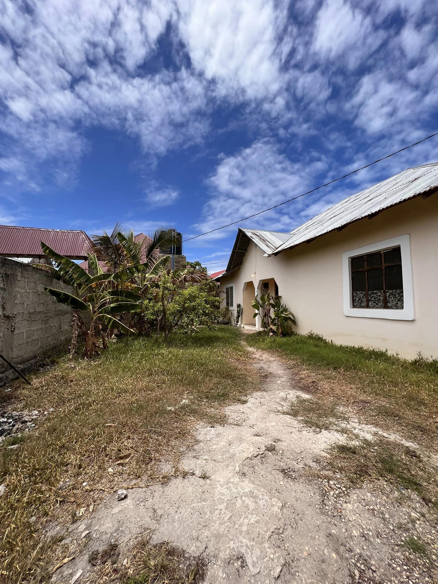 Beautiful spacioous house for rent in JAMBIANI