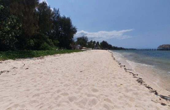 White Sand Beach front plot for sale in Marumbi