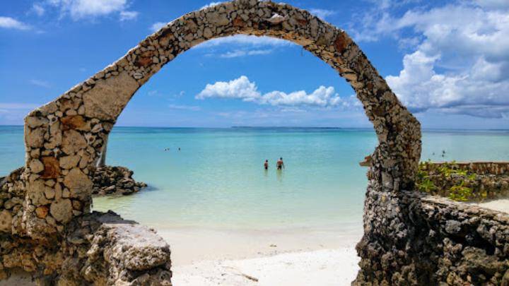 Beautiful beach plot for SALE in Uroa/10143