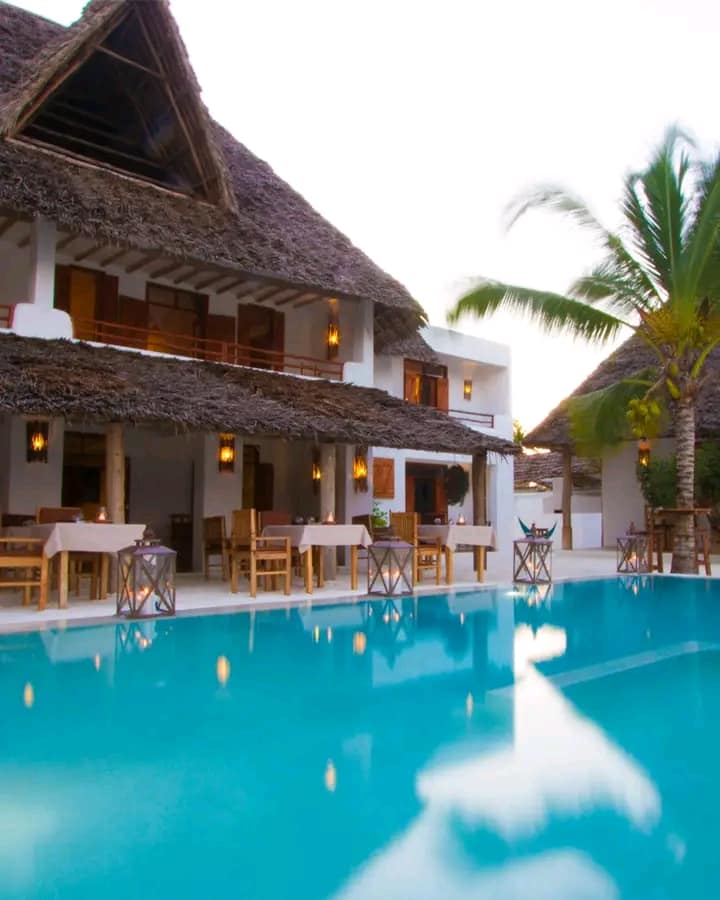 Beach hotel FOR SALE in BWEJUU ZANZIBAR/10187